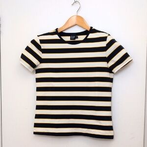 GAP BLUE AND YELLOW T SHIRT SIZE SMALL